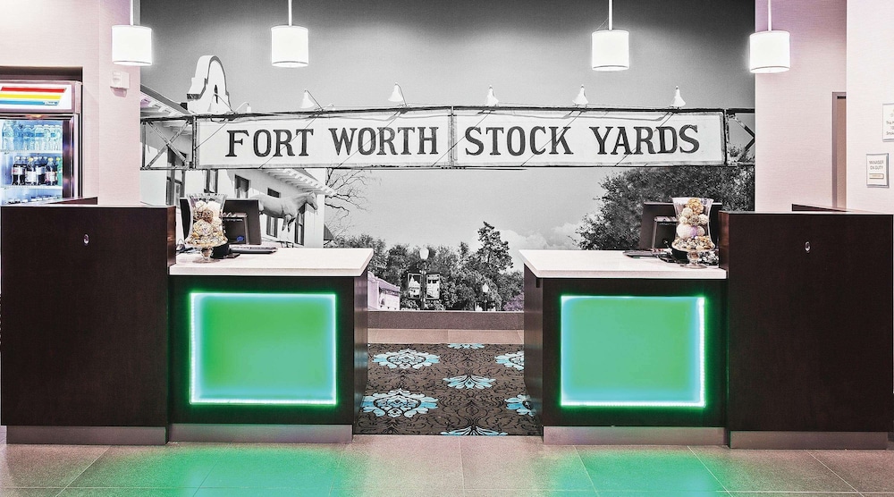 La Quinta Inn & Suites by Wyndham Fort Worth Arlington West 9/41