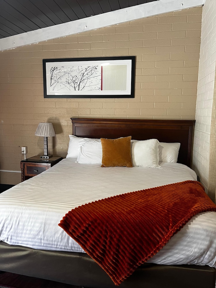 Panoramic, King Bed, Mountain View, Patio