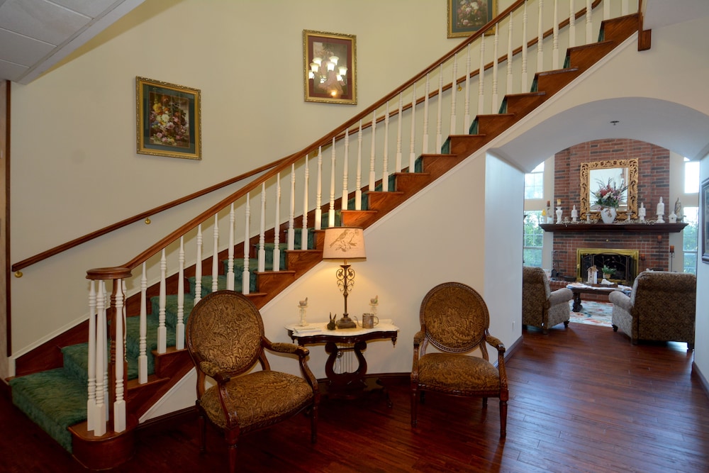 Bradford House Bed & Breakfast 38/54