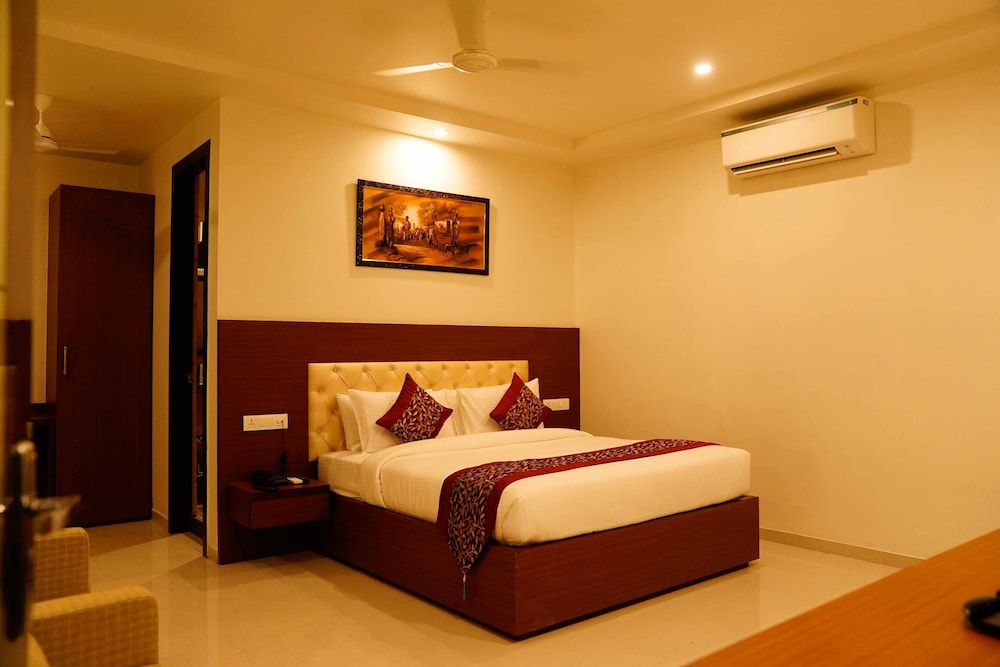 CLUB, KING BED