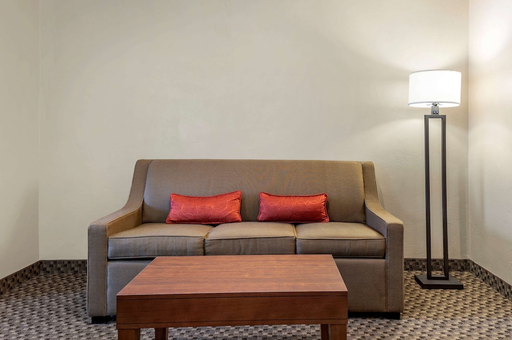 Comfort Inn at Convention Center 24/36