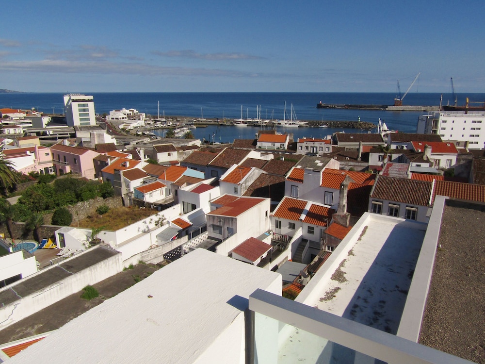 Antillia Hotel 110/127