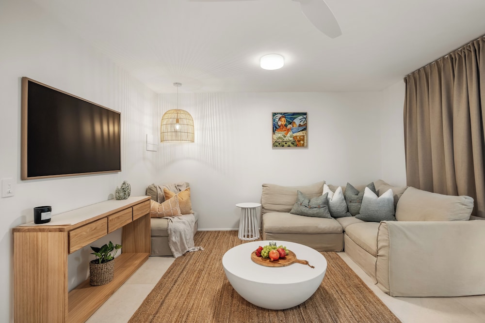 NOOSA OUTRIGGER BEACH RESORT 55/73