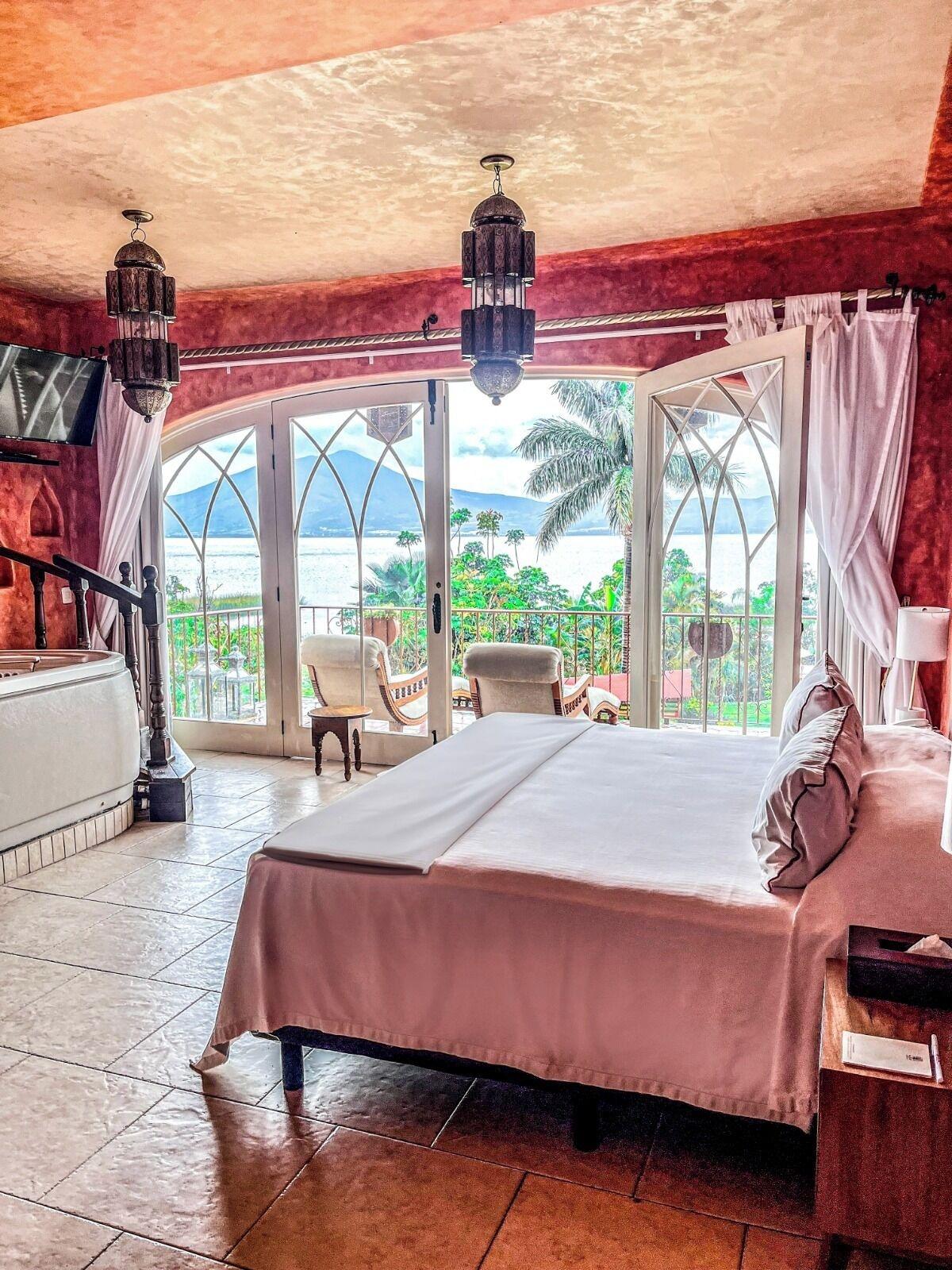 Superior, Suite, Lake Side, Lake View