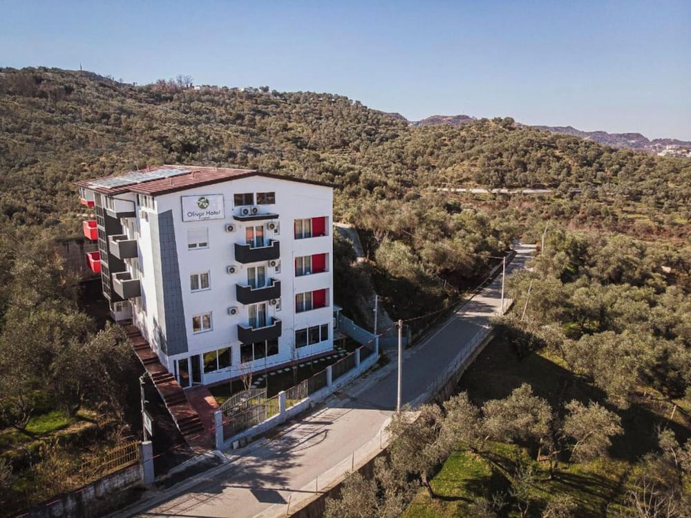 Olivar Hotel Tirana in Farke