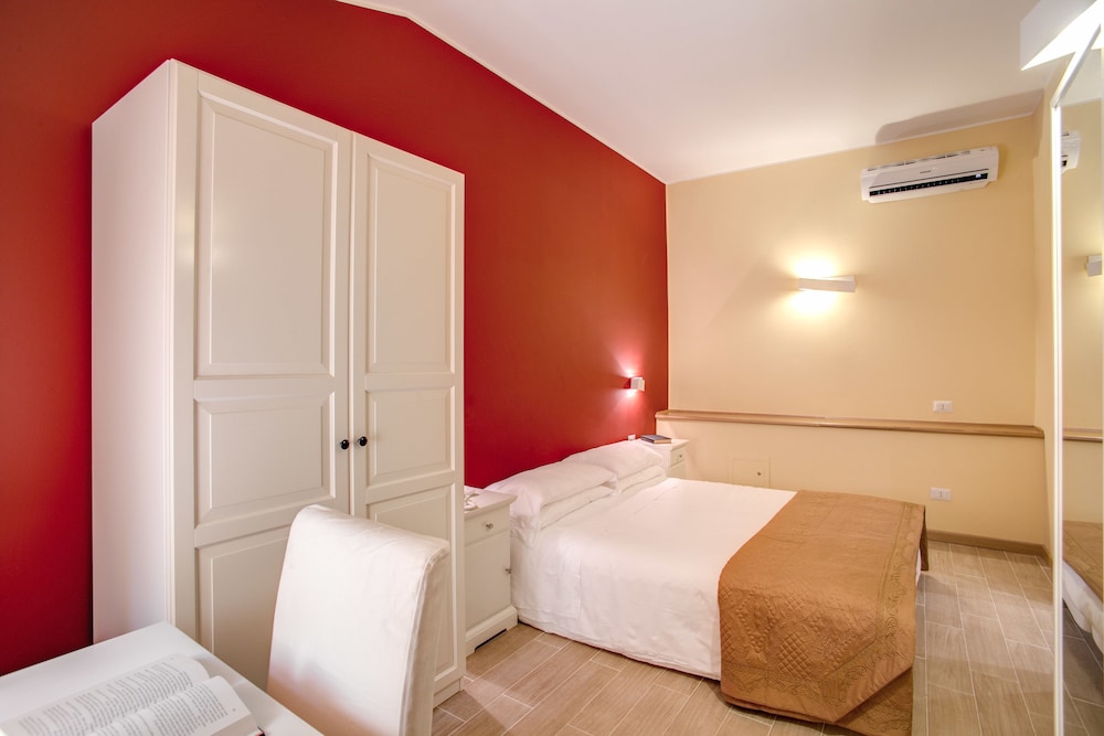 TOP FLOOR NAVONA 9/43