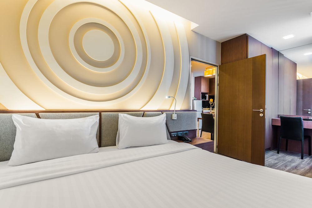 1 BEDROOM, SUITE