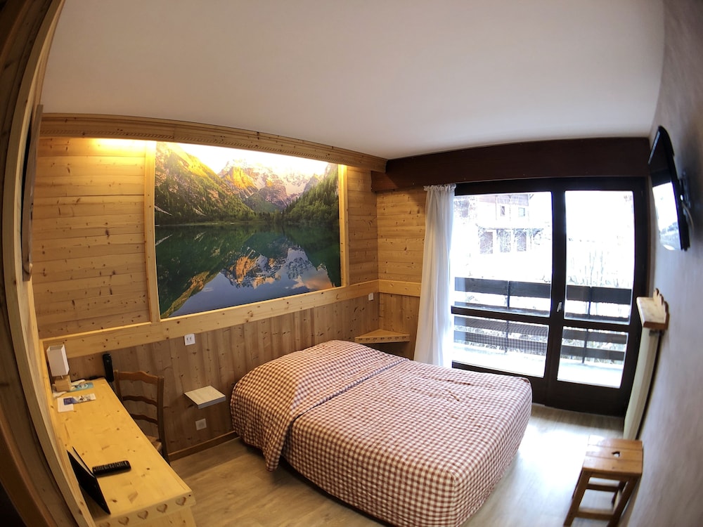 Hotel Le Soly Varnay 24/68