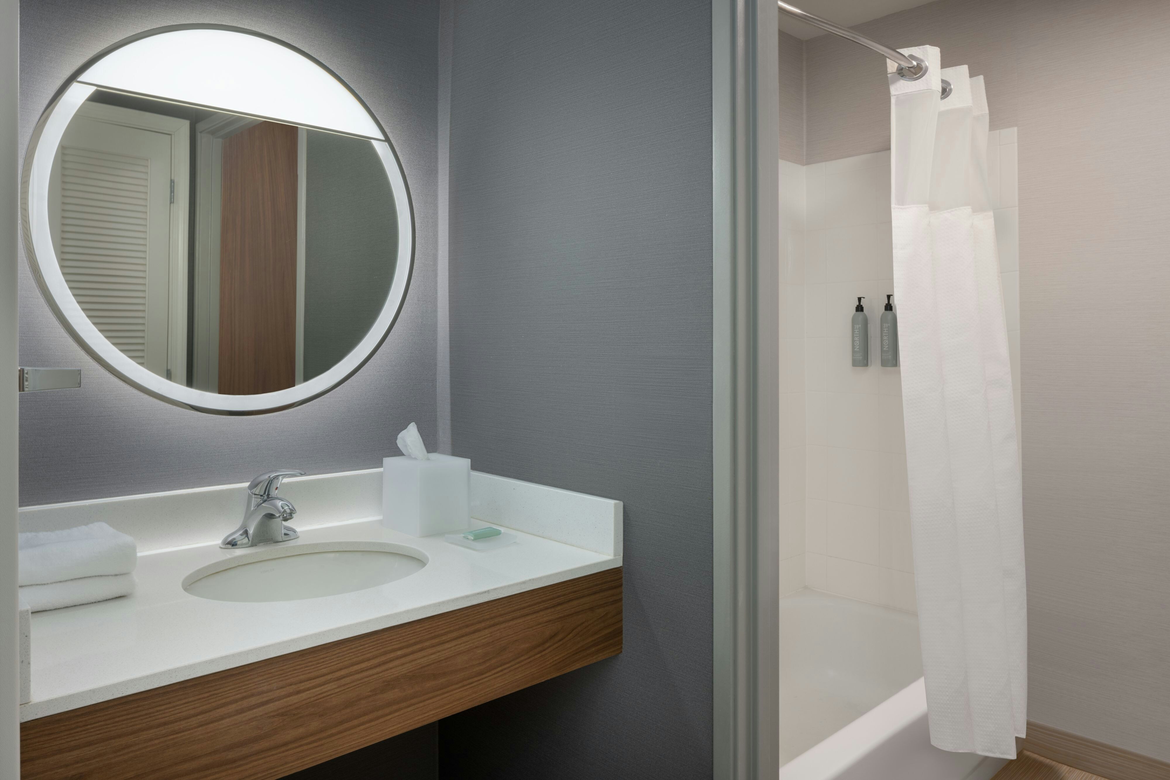 Courtyard By Marriott Traverse City 44/47