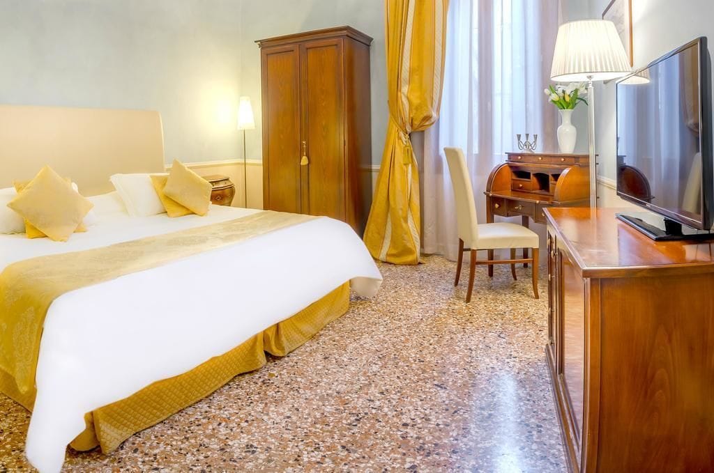 SUPERIOR, DOUBLE OR TWIN BED