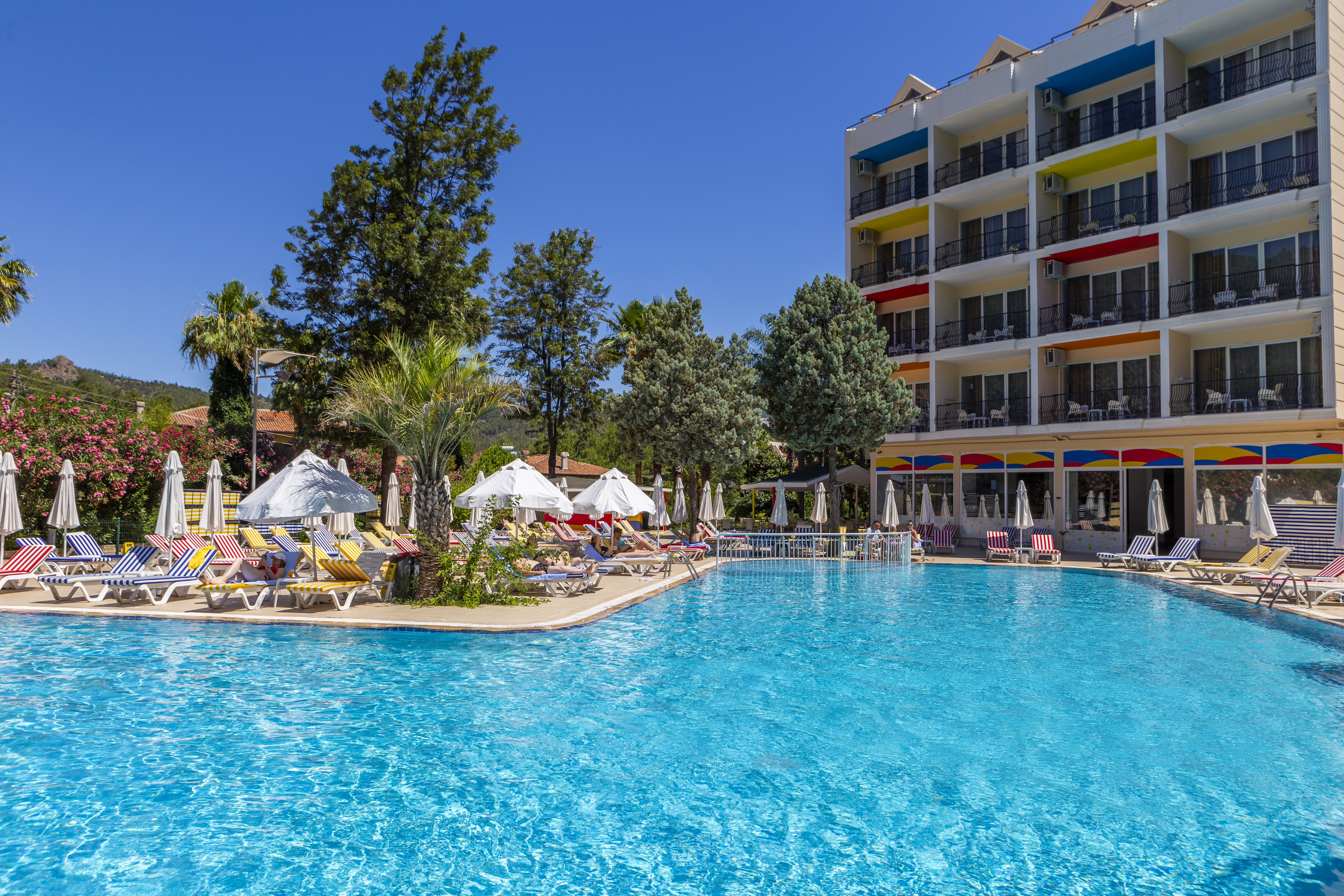 Fun and Sun Smart Voxx Resort 5/50