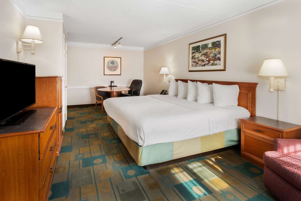 La Quinta Inn by Wyndham Albuquerque Northeast 18/33