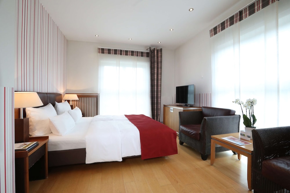 Standard, King Bed, Country Side View