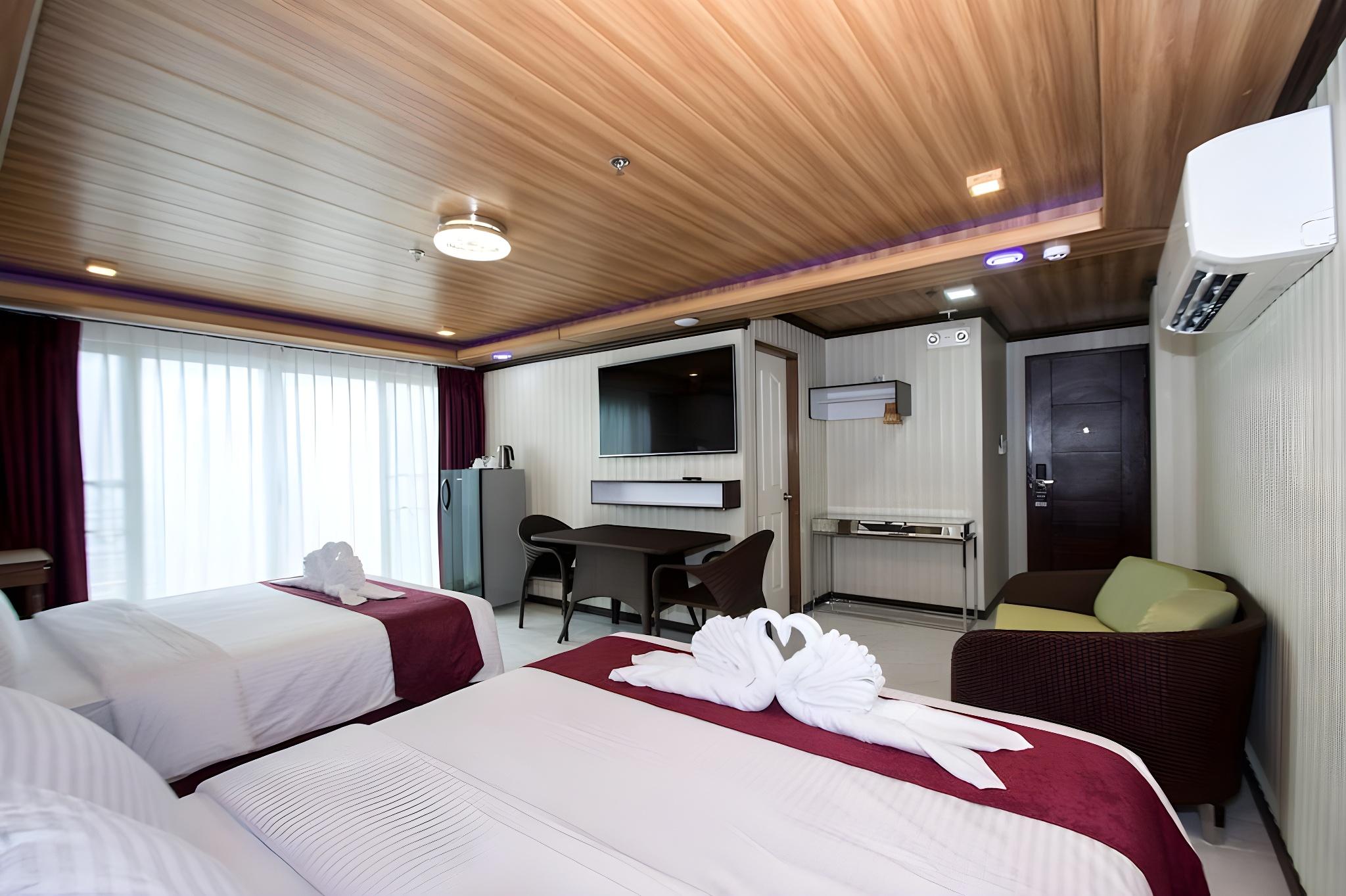 Main Premier Suite with Partial View