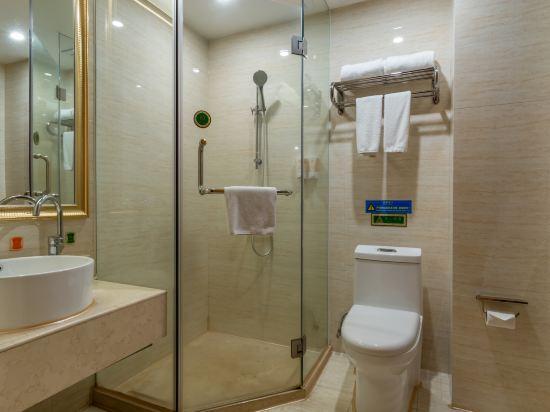 Vienna Hotel (Huizhou Danshui Baiyun Road) 48/52