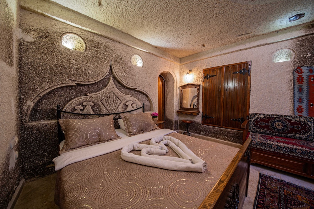 Deluxe, Suite, 1 Double and 1 Single Bed, Safran Cave Hotel 3/10