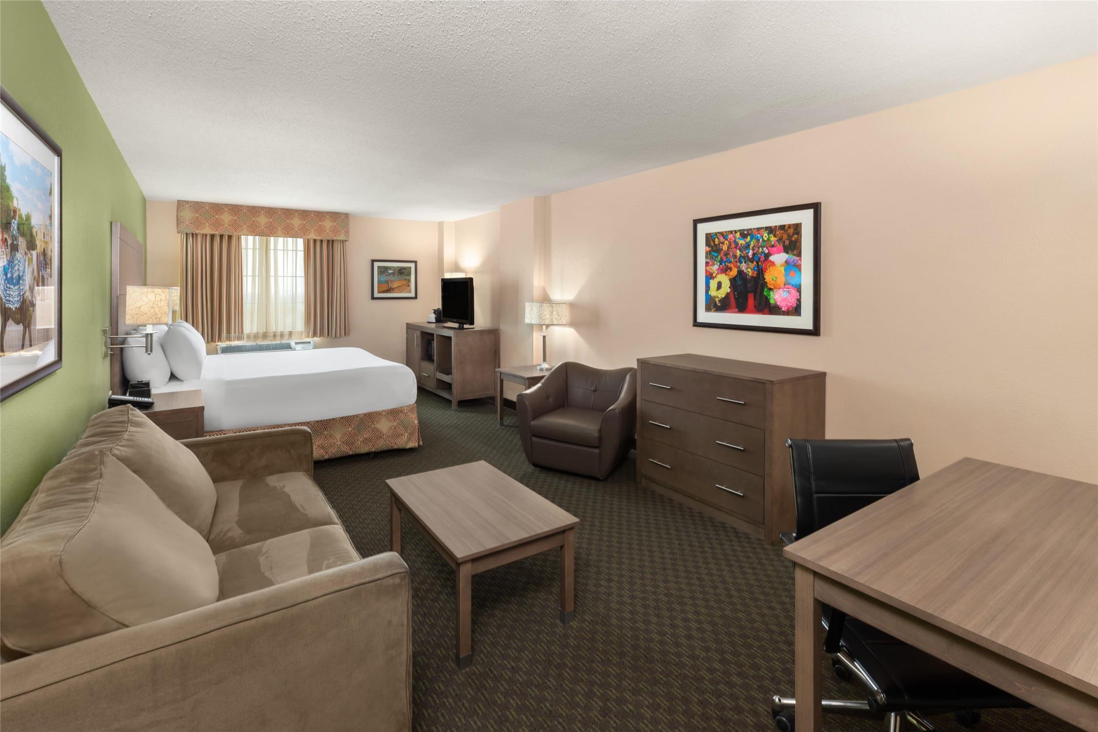 La Quinta Inn and Suites by Wyndham San Antonio Medical Ctr NW 23/65