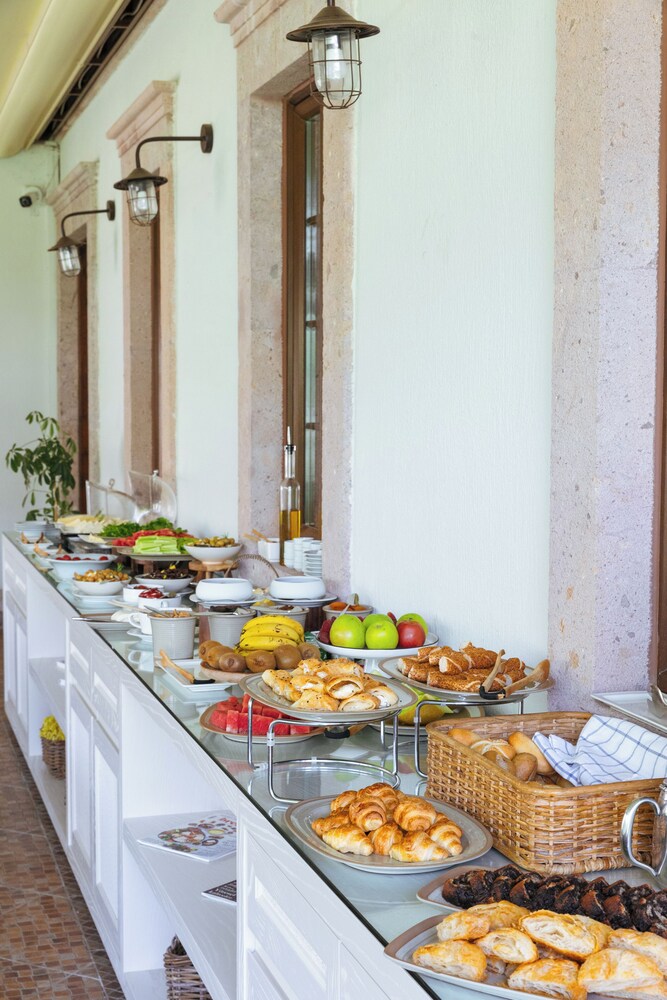 Elia Hotel 5/50