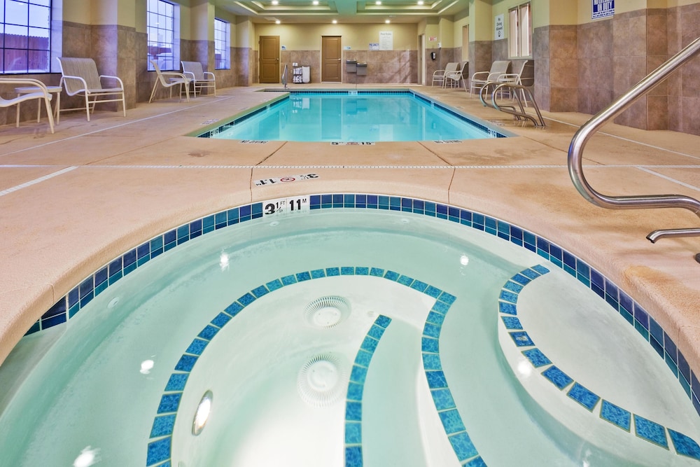 Holiday Inn Express Hotel Suites Clovis 37/49