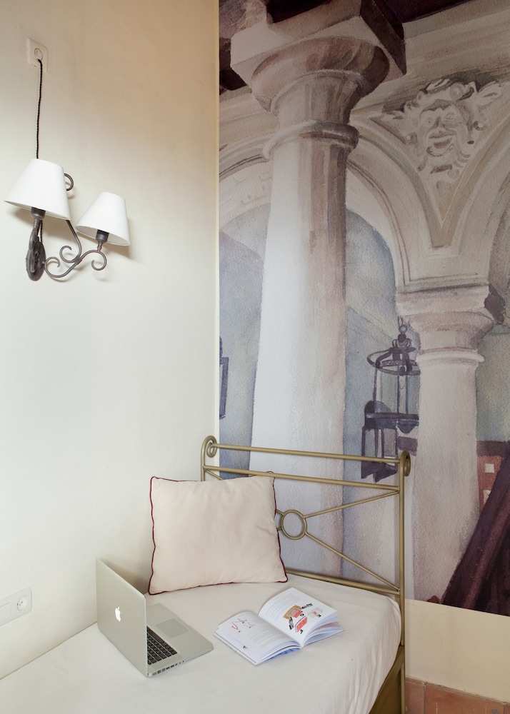 Casa Del Capitel Nazari 63/70