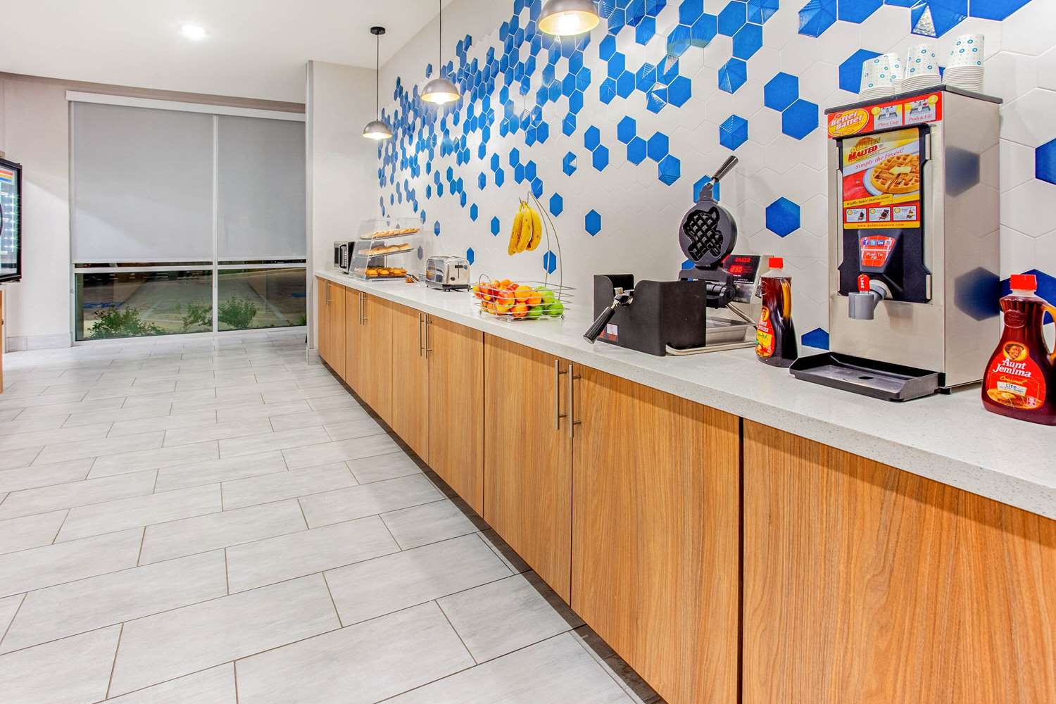 La Quinta Inn & Suites By Wyndham San Antonio Alamo City 7/49