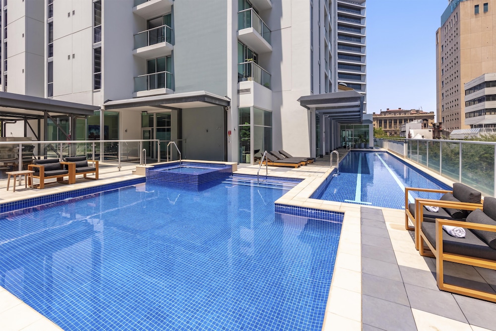 Oaks Brisbane Festival Suites 47/49