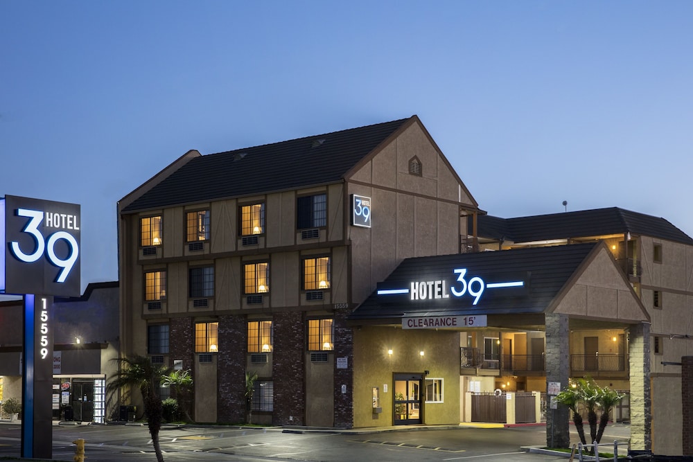 Hotel 39 Westminster 2/25