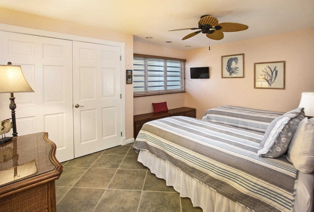 Secret Harbour Beach Resort 24/84