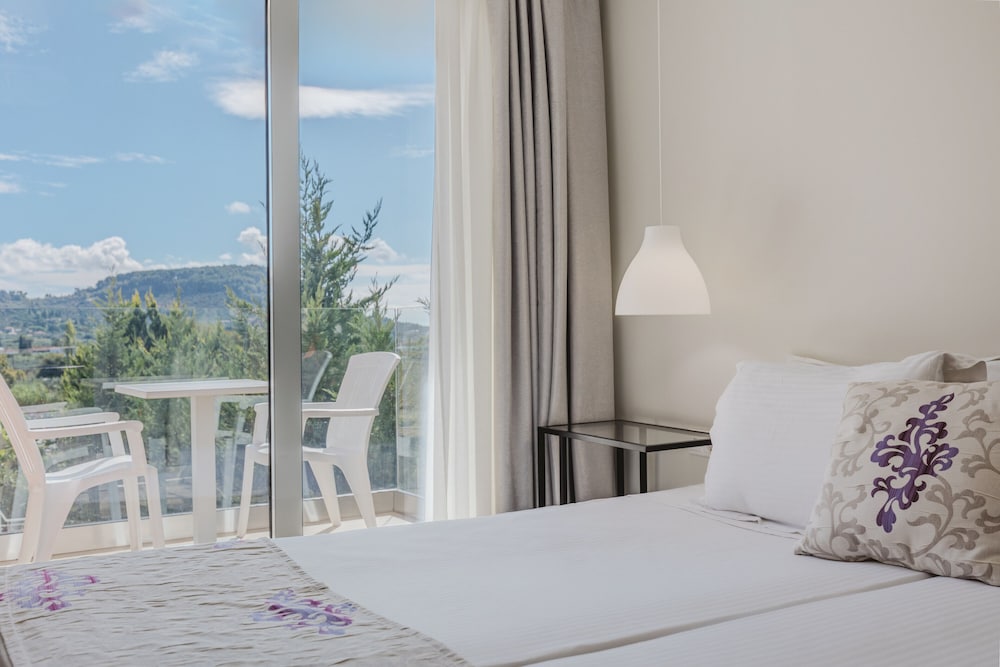 Deluxe, Twin Beds, Balcony 10/10