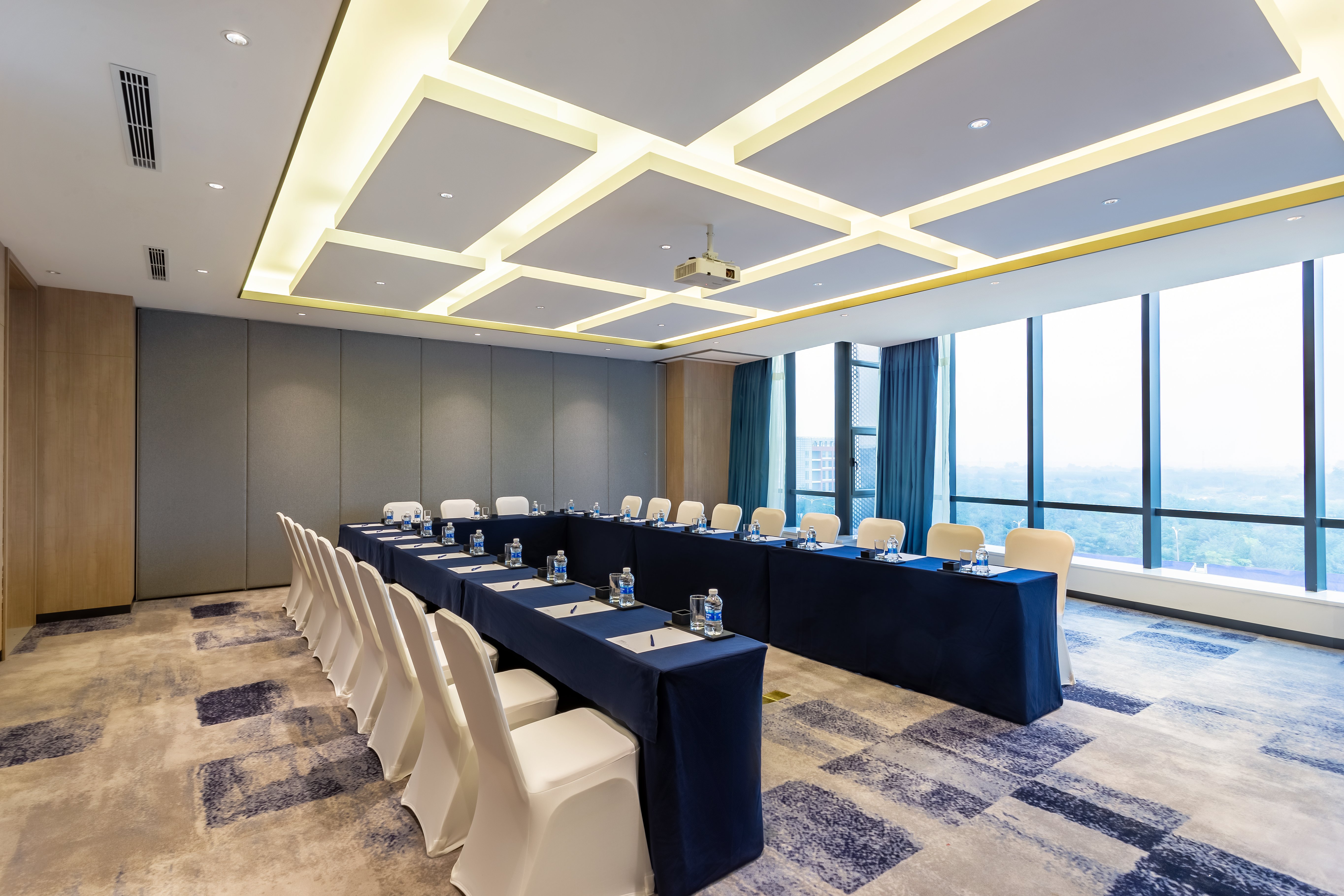 Holiday Inn Express Xi'an Intl Trade&Logistic Park 43/50