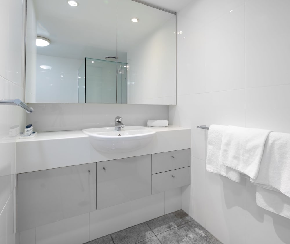 3 Bedrooms, Apartment, 2 Queen and Twin Beds, River View 3/3