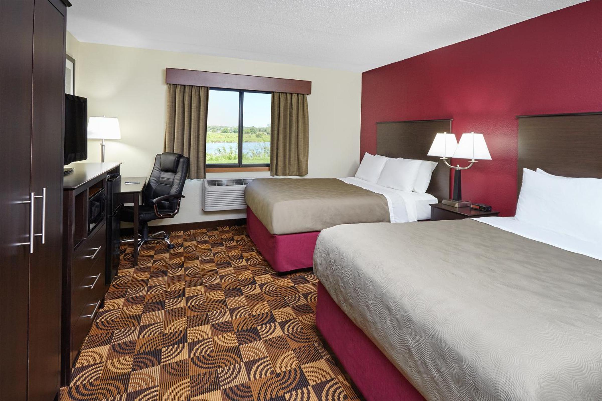 Deluxe, Queen Bed, Accessible