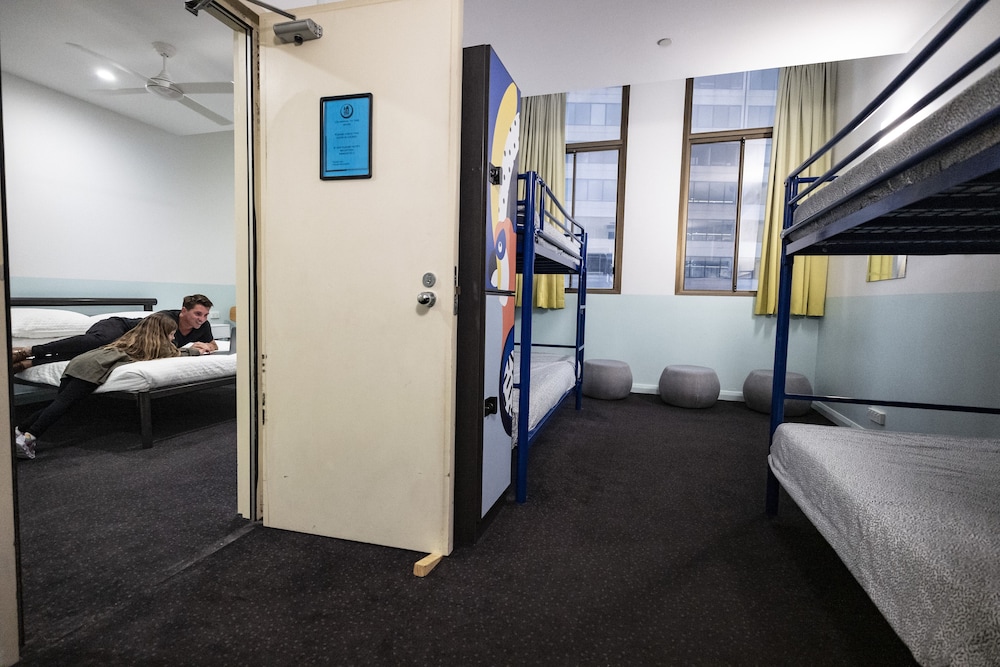 YHA Sydney Central 16/32