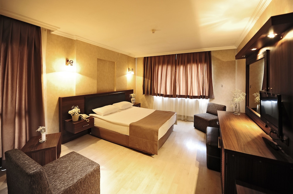 Üstün Otel Alsancak 21/48