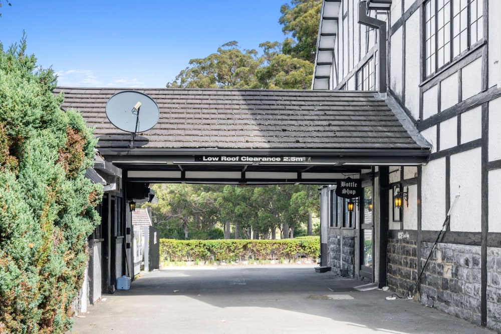 The Fox and Hounds Historic Hotel 44/61