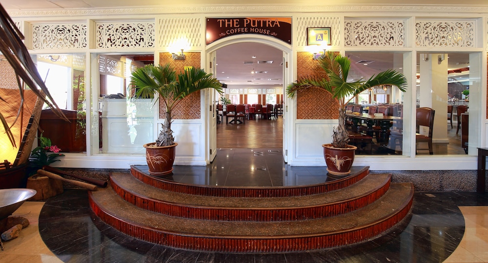 The Putra Regency Hotel 17/22