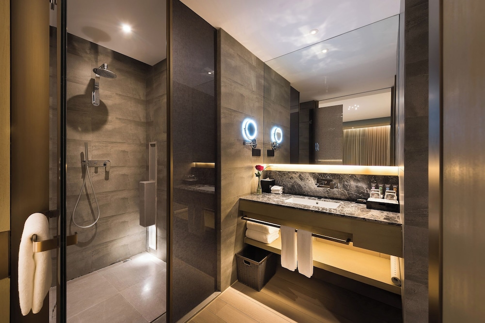 NOVOTEL SHANGHAI CLOVER 72/73