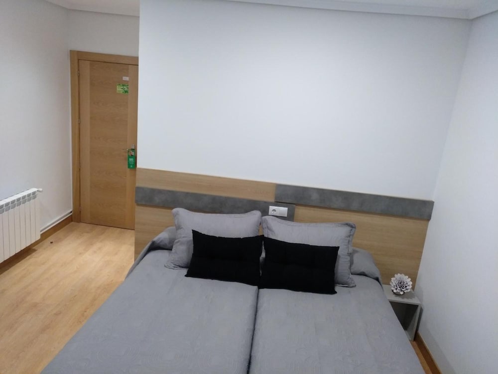 Hostal Rioja Condestable 21/48