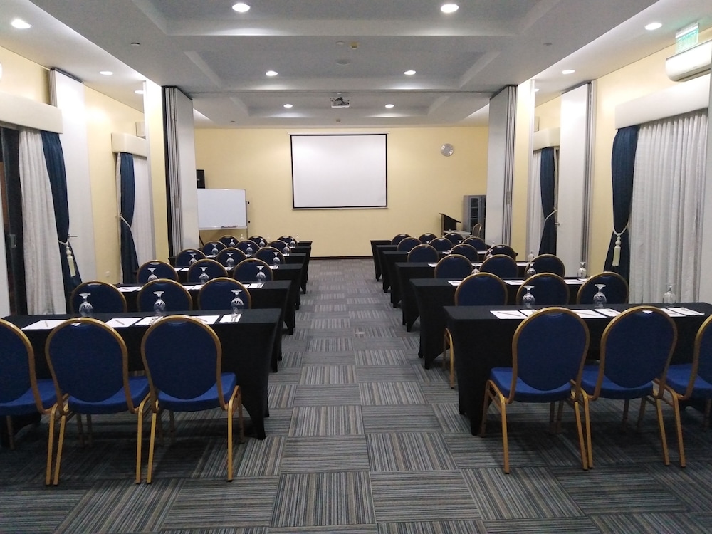 SAN TOMAS SUITES 20/29