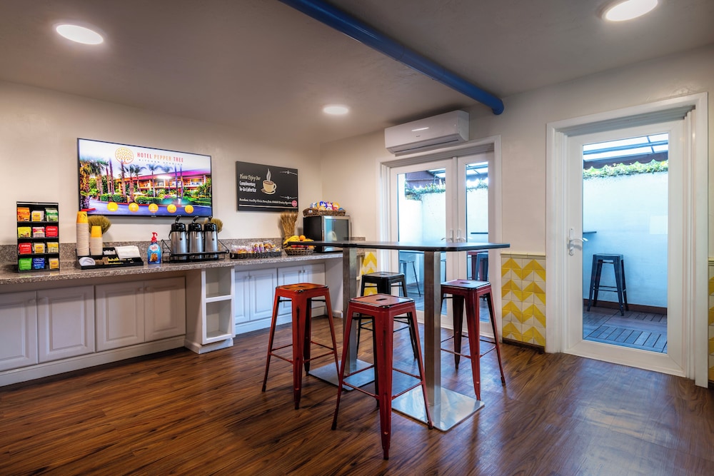 Hotel Pepper Tree Boutique Kitchen Studios Anaheim 55/68