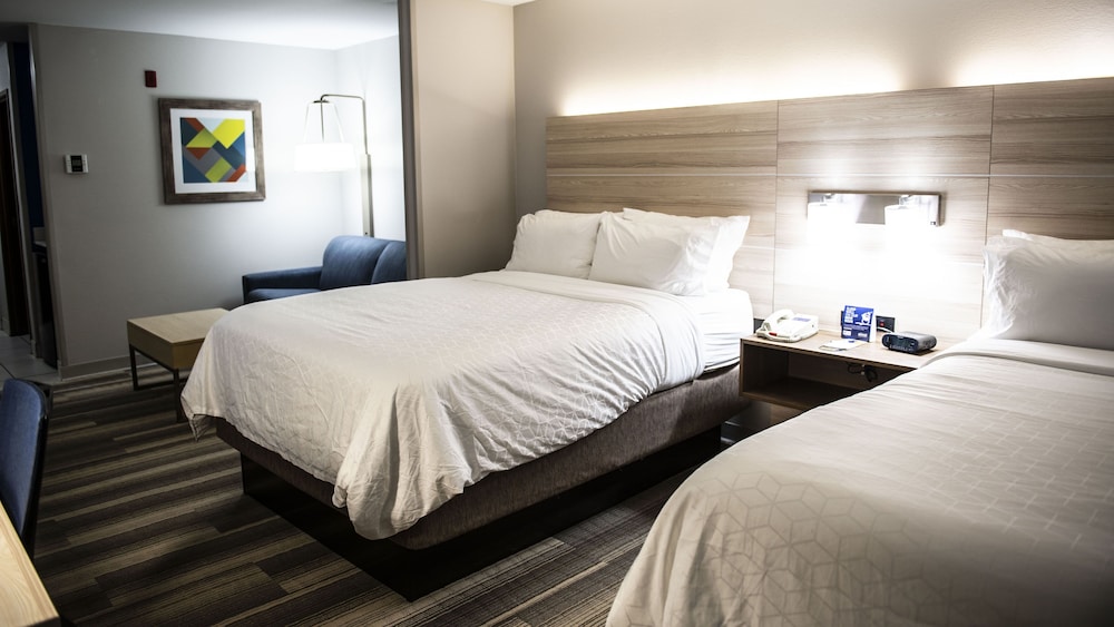 Holiday Inn Express Hotel And Suites Sedalia 19/60