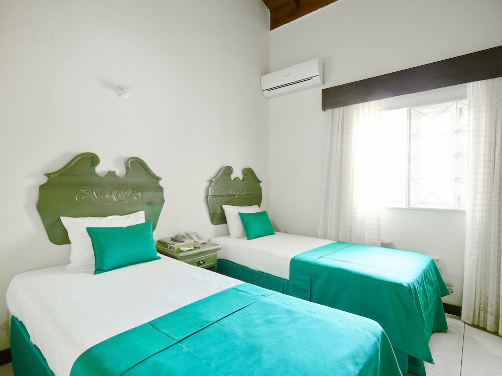 Shirley Retreat Hotel 13/34