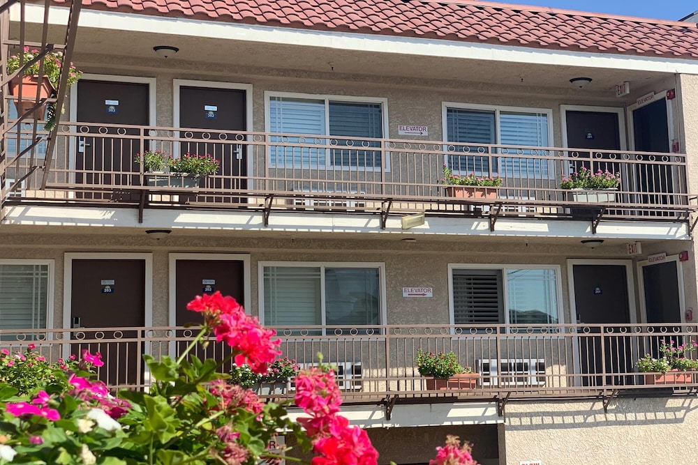 Days Inn By Wyndham Alhambra Ca