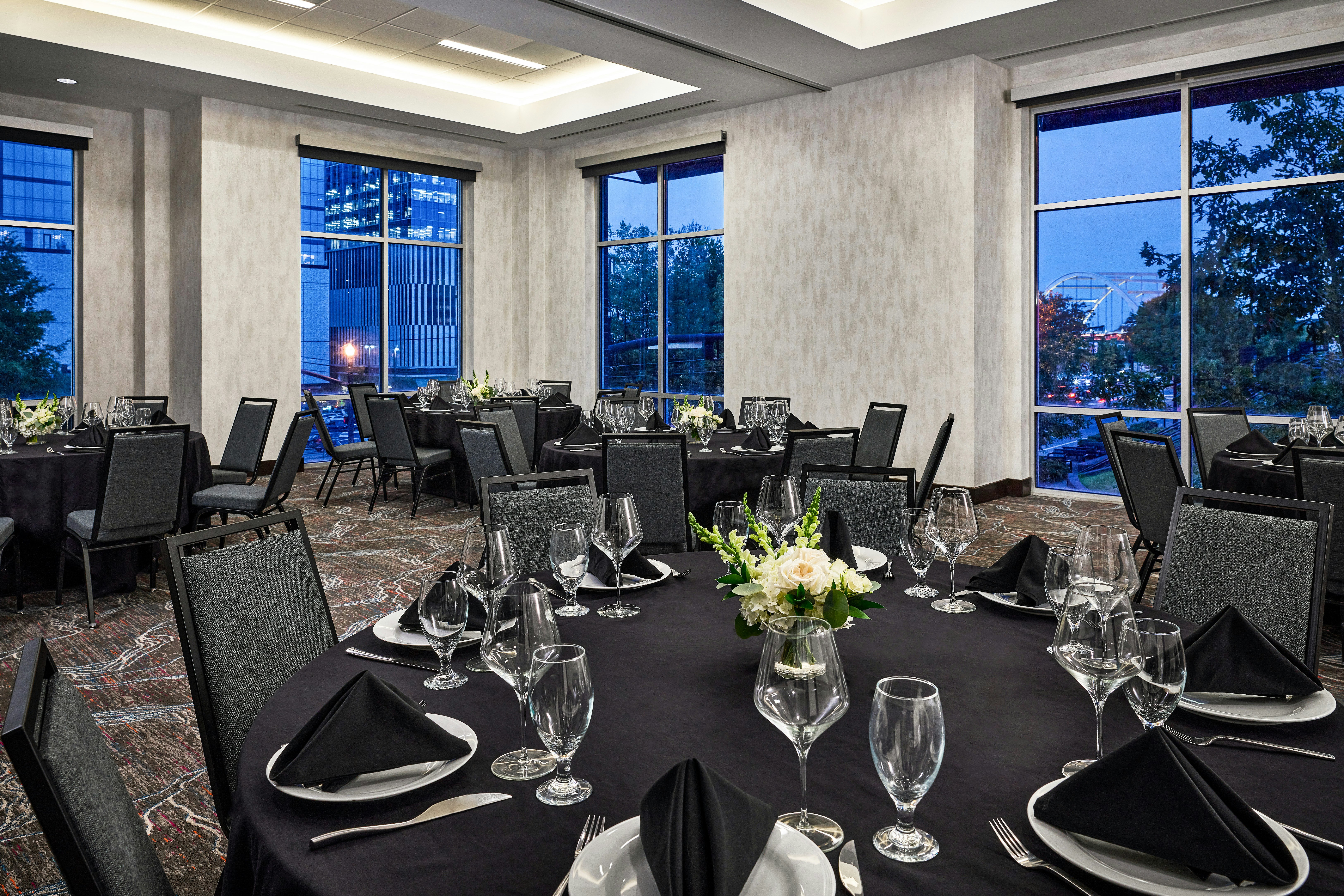 Hilton Garden Inn Nashville Downtown/Convention Center 65/68