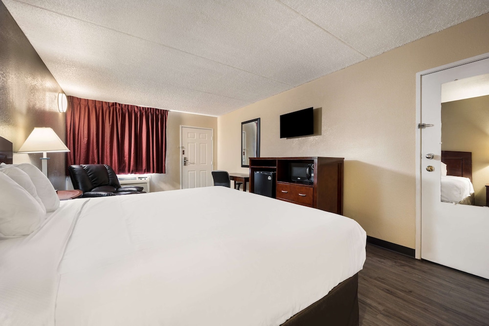 ROOM, KING BED