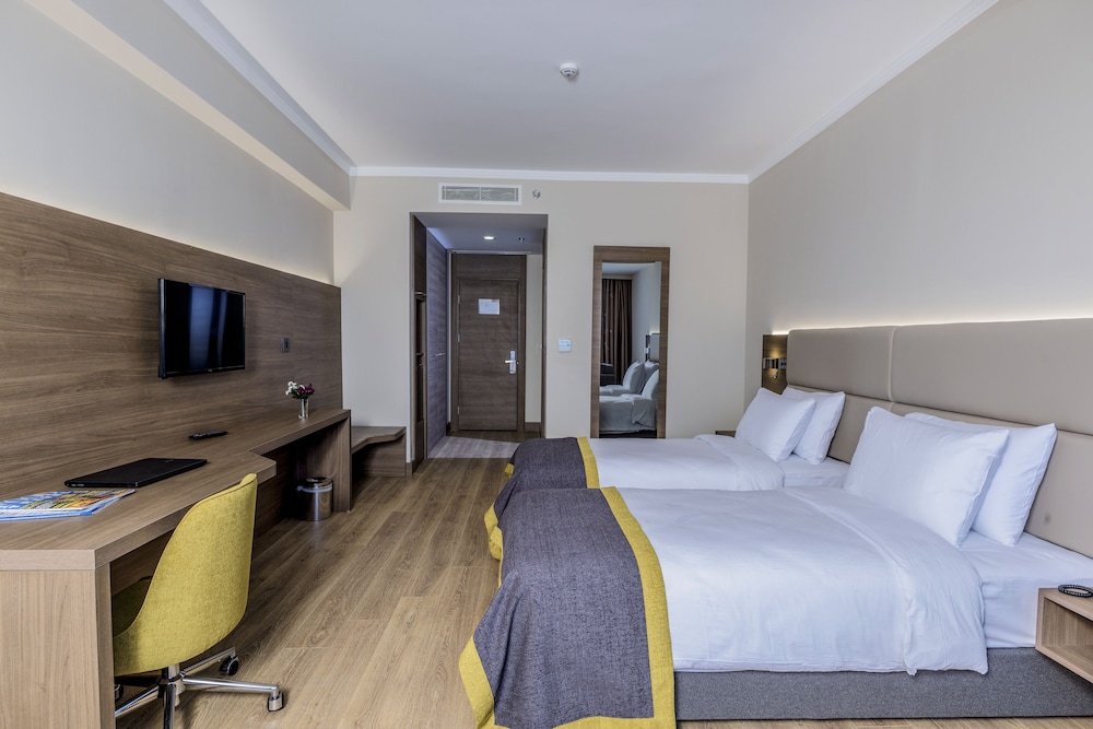 SUPERIOR, DOUBLE OR TWIN BED