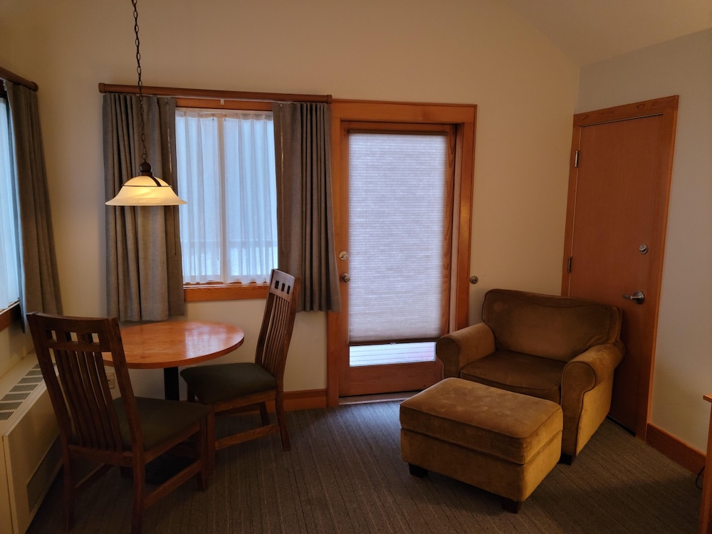 Minnewaska Lodge 20/27