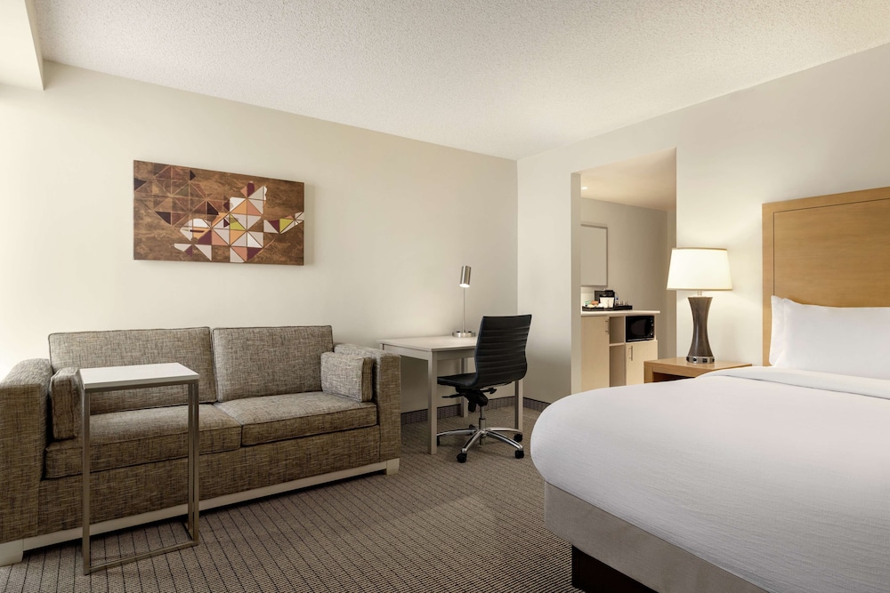 Embassy Suites By Hilton Denver International Airport 25/62