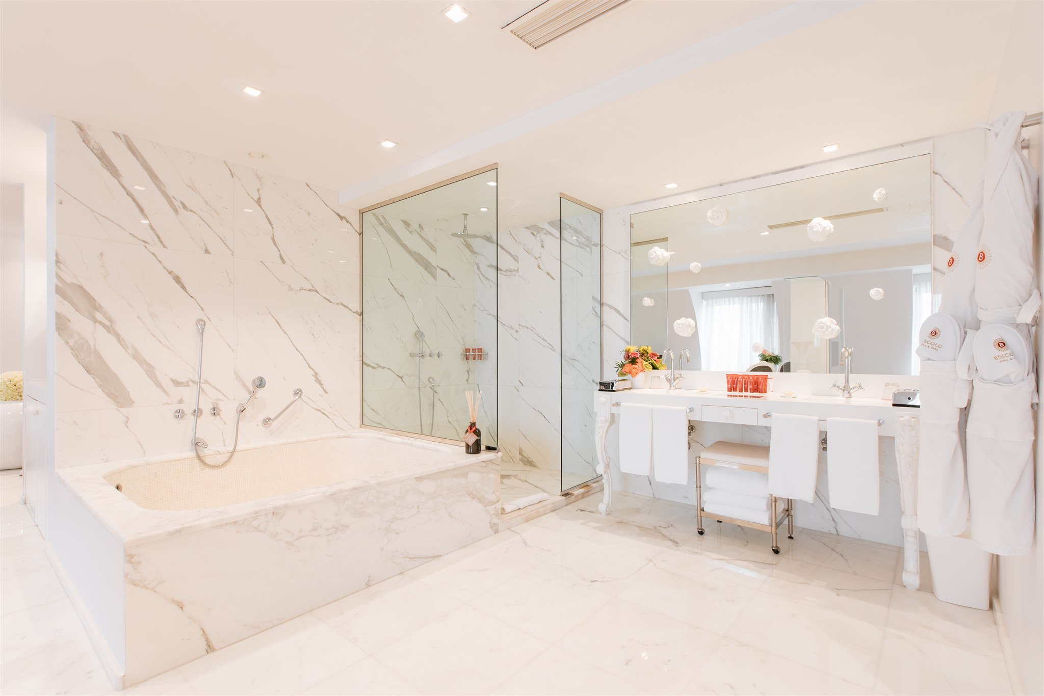 EXECUTIVE, SUITE