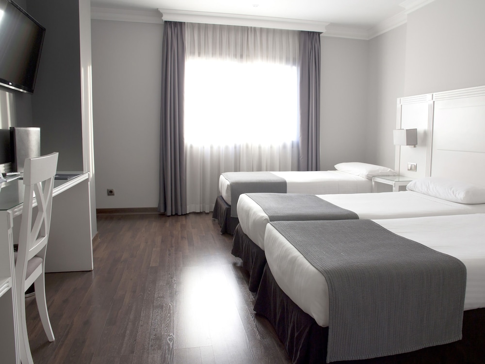 ROOM, TRIPLE